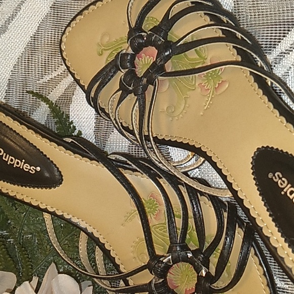 Gorgeous Small Wedge Hush Puppies Sandals-Like New - Picture 10 of 11